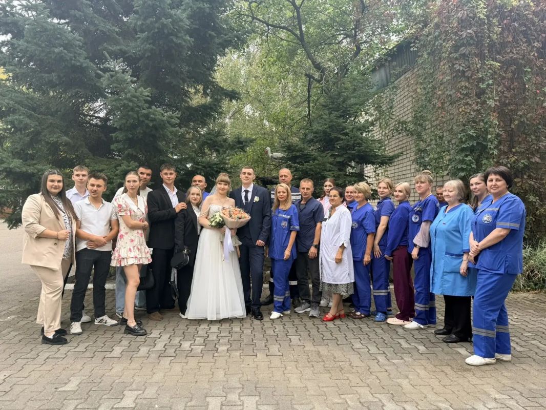 Совет да любовь: в Уссурийске две пары медиков скорой сыграли свадьбы