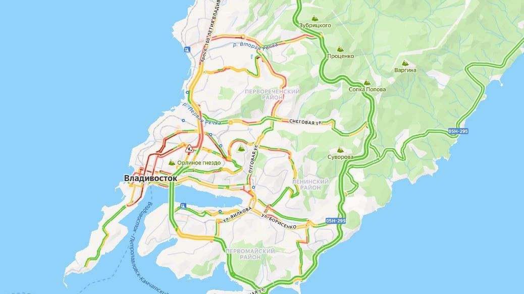 Во Владивостоке мелкий дождь и снова 9-балльные пробки