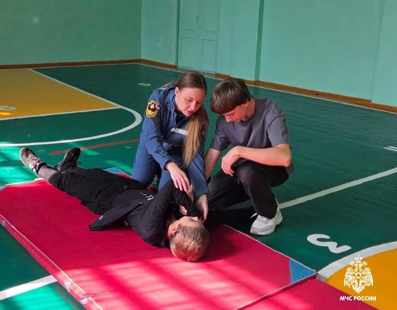 Психологи МЧС России обучили школьников основам первой помощи и психологической поддержки