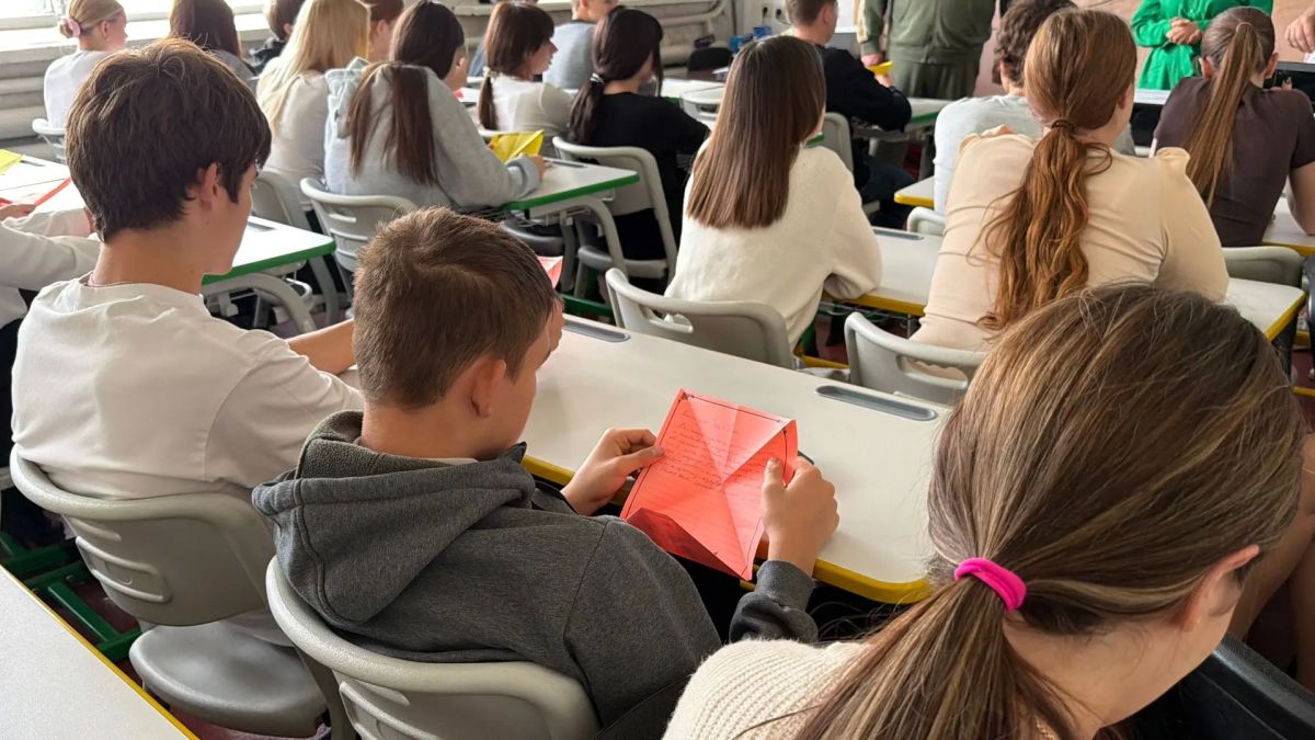 Член Общественного совета при УМВД Приморья Елена Андреевская побывала с гуманитарной миссией в Донецкой Народной Республике Член Общественного совета при УМВД Приморья Елена Андреевская побывала с гуманитарной миссией в Донецкой Народной Республике