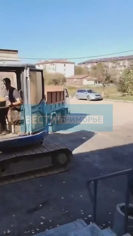 В Лесозаводске дорожники наглядно напомнили: свежий асфальт — услуга не по подписке