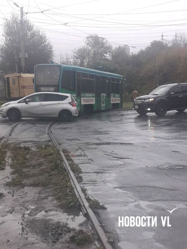На Сахалинской встали трамваи