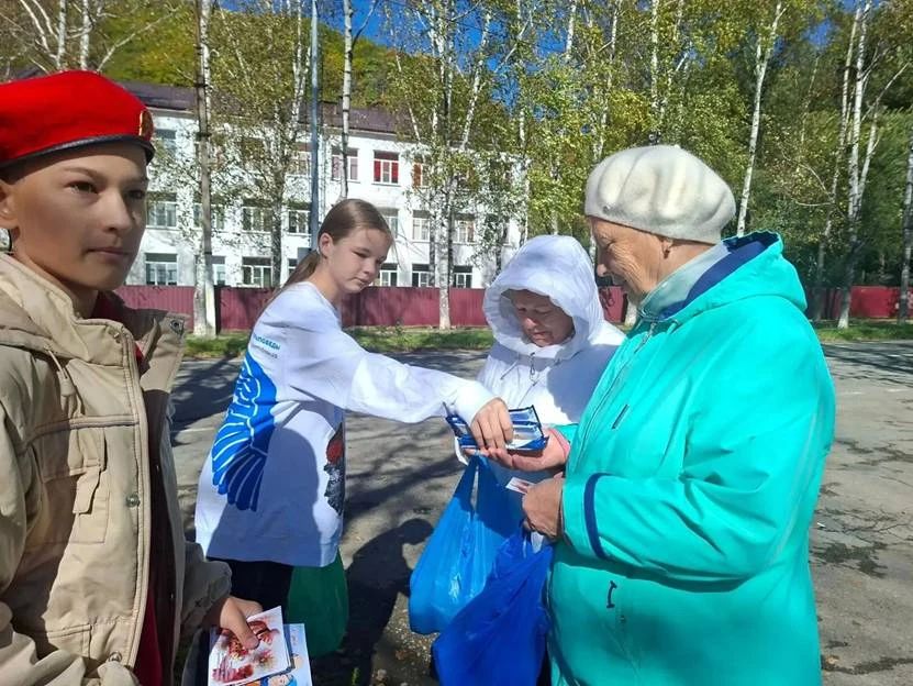 В Хрустальном забота о старших стала школьной традицией В Хрустальном забота о старших стала школьной традицией