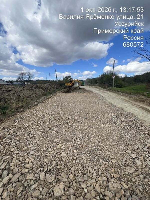 На дорогах Уссурийска продолжают устранять дефекты покрытия На дорогах Уссурийска продолжают устранять дефекты покрытия