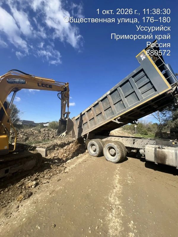 На дорогах Уссурийска продолжают устранять дефекты покрытия На дорогах Уссурийска продолжают устранять дефекты покрытия
