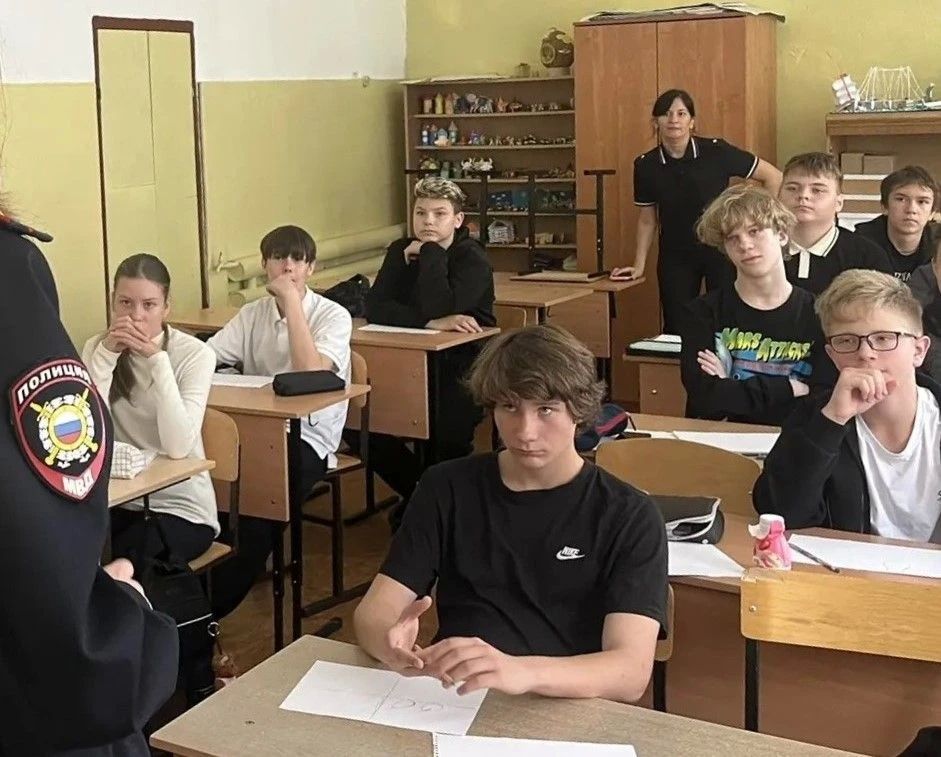 Во Владивостоке полицейские встретились со школьниками в рамках акции «Сообщи, где торгуют смертью» Во Владивостоке полицейские встретились со школьниками в рамках акции «Сообщи, где торгуют смертью»