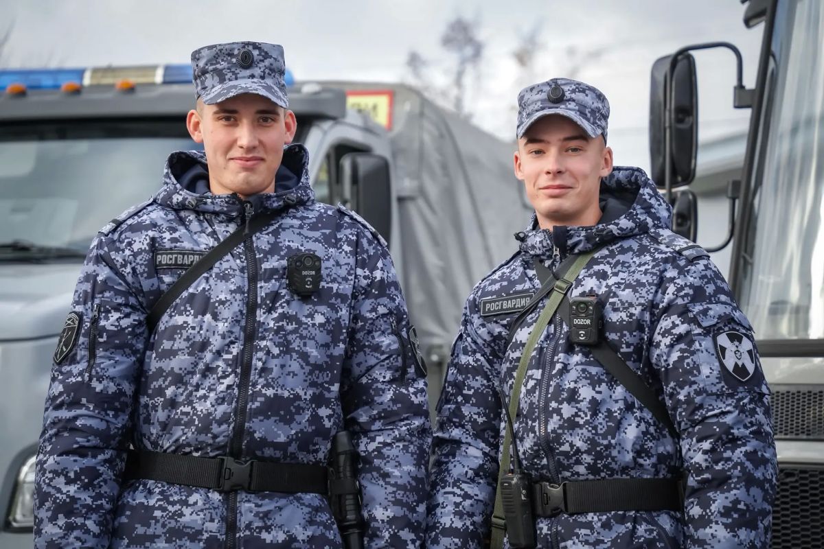 Сегодня на петербургском стадионе «СКА Арена» военнослужащие специального моторизованного Измайловского полка Северо-Западного округа Росгвардии и сотрудники ОМОН «Бастион» Росгвардии обеспечивают безопасность болельщиков... Сегодня на петербургском стадионе «СКА Арена» военнослужащие специального моторизованного Измайловского полка Северо-Западного округа Росгвардии и сотрудники ОМОН «Бастион» Росгвардии обеспечивают безопасность болельщиков...