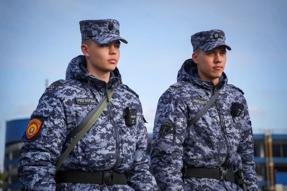 Сегодня на петербургском стадионе «СКА Арена» военнослужащие специального моторизованного Измайловского полка Северо-Западного округа Росгвардии и сотрудники ОМОН «Бастион» Росгвардии обеспечивают безопасность болельщиков... Сегодня на петербургском стадионе «СКА Арена» военнослужащие специального моторизованного Измайловского полка Северо-Западного округа Росгвардии и сотрудники ОМОН «Бастион» Росгвардии обеспечивают безопасность болельщиков...