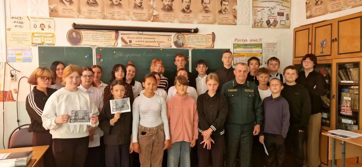 Кто-то учит читать по буквам, а кто-то – читать лес по листьям, коре и следам Кто-то учит читать по буквам, а кто-то – читать лес по листьям, коре и следам