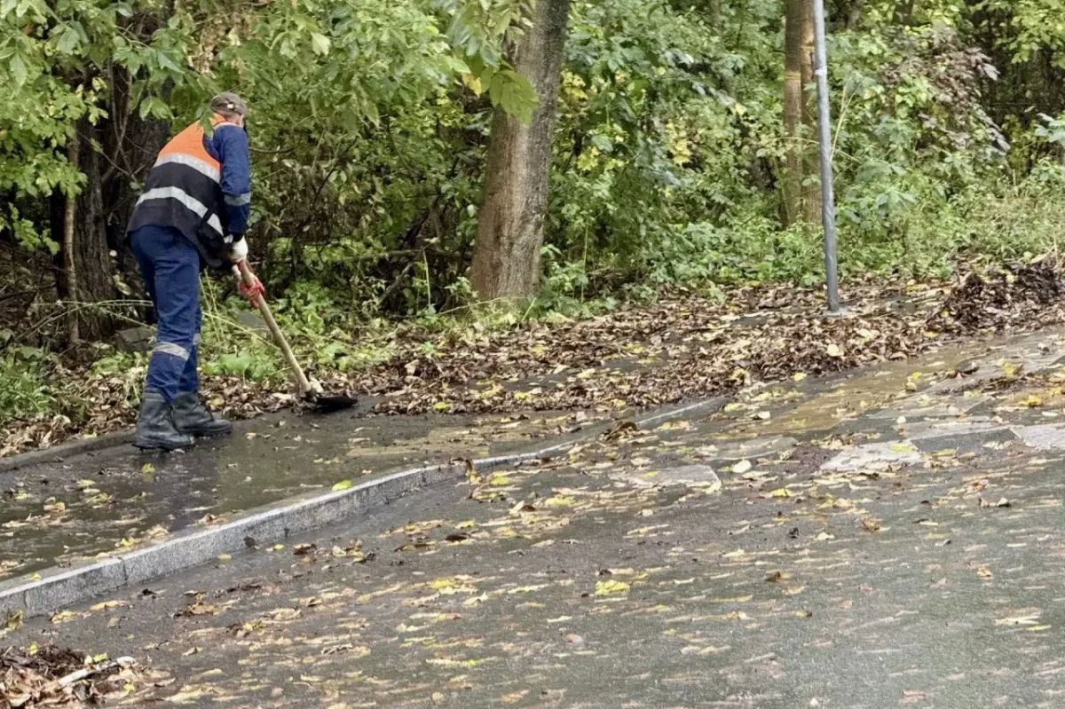 «Содержание городских территорий» работает в любую погоду! «Содержание городских территорий» работает в любую погоду!