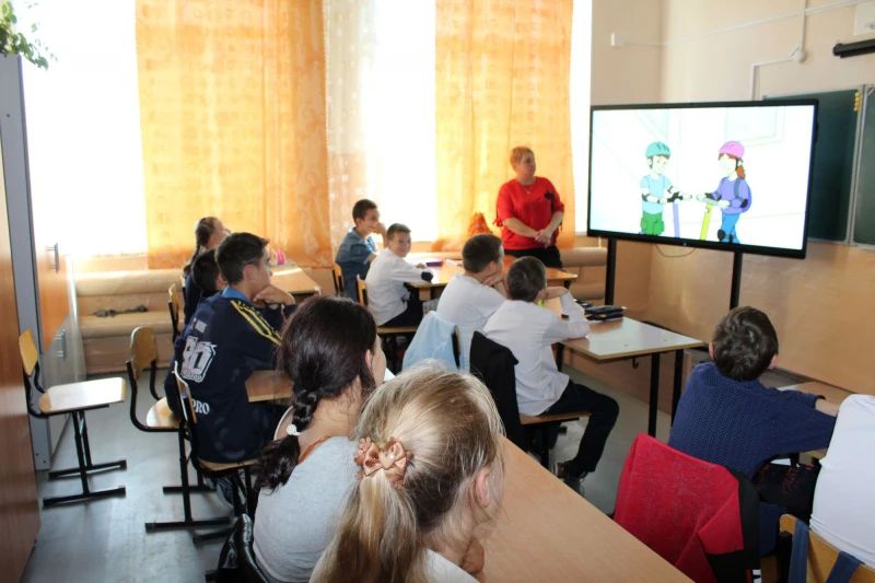 В Черниговском округе Приморья Госавтоинспекторы провели беседу с детьми о правилах безопасности на дорогах В Черниговском округе Приморья Госавтоинспекторы провели беседу с детьми о правилах безопасности на дорогах