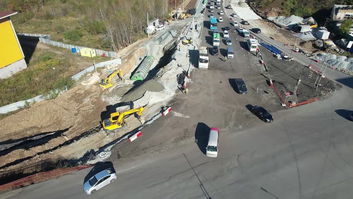 На реконструируемом перекрёстке в районе Снеговой Пади запустили движение по новым полосам