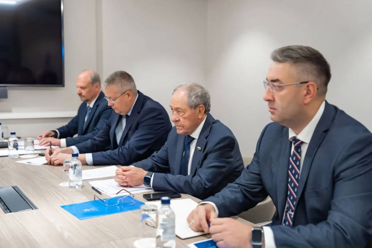 Валерий Фальков в Приморском крае проконтролировал ход строительства двух современных научно-исследовательских судов неограниченного района плавания Валерий Фальков в Приморском крае проконтролировал ход строительства двух современных научно-исследовательских судов неограниченного района плавания