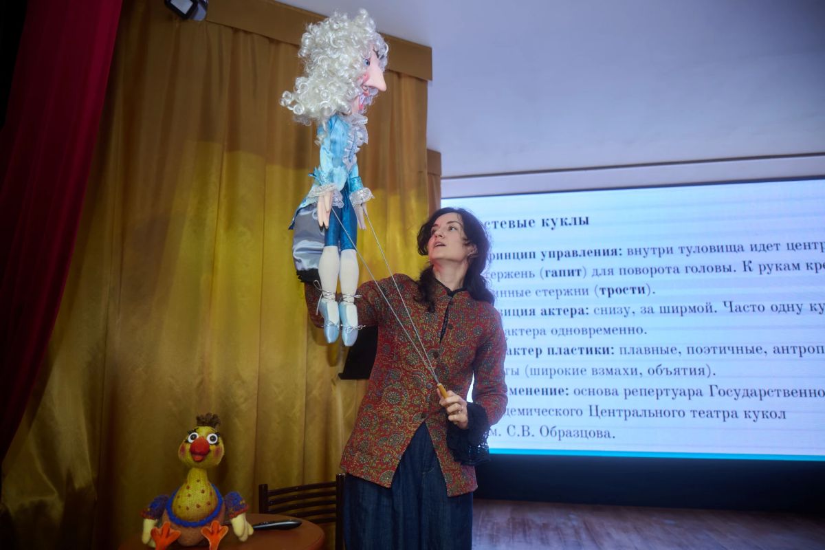 Заглянули за кулисы кукольного театра Заглянули за кулисы кукольного театра