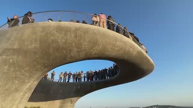 Во Владивостоке открыли парящую смотровую площадку