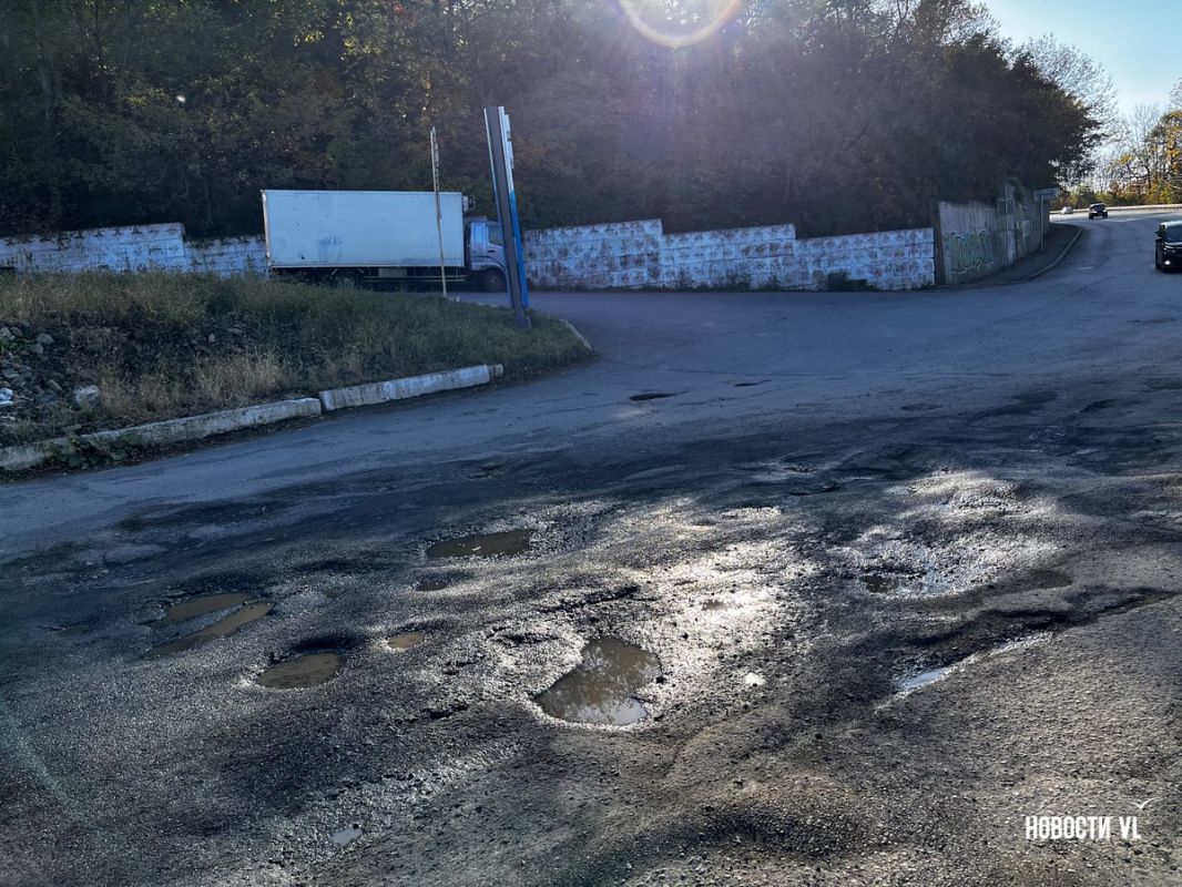 Дорога на Руднева, где из-за течи на сетях образовалось озеро, продолжает разрушаться – уже из-за дождей