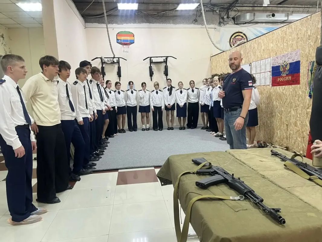 В Находке офицеры СКР Приморья организовали для кадет урок огневой подготовки В Находке офицеры СКР Приморья организовали для кадет урок огневой подготовки
