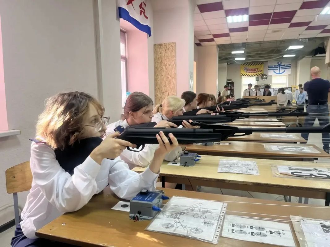 В Находке офицеры СКР Приморья организовали для кадет урок огневой подготовки В Находке офицеры СКР Приморья организовали для кадет урок огневой подготовки