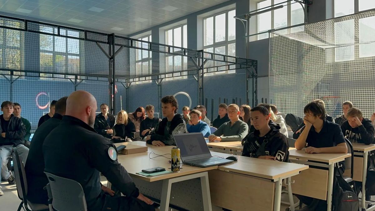 В колледже прошла встреча с людьми, которые знают о дронах не понаслышке В колледже прошла встреча с людьми, которые знают о дронах не понаслышке