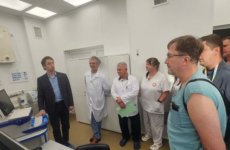 В перинатальный центр Приморья поступил новейший анализатор крови