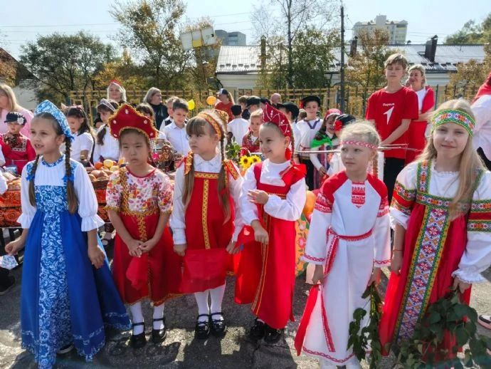 Фестиваль дружбы народов России прошёл в школе «Лидер-2» Фестиваль дружбы народов России прошёл в школе «Лидер-2»