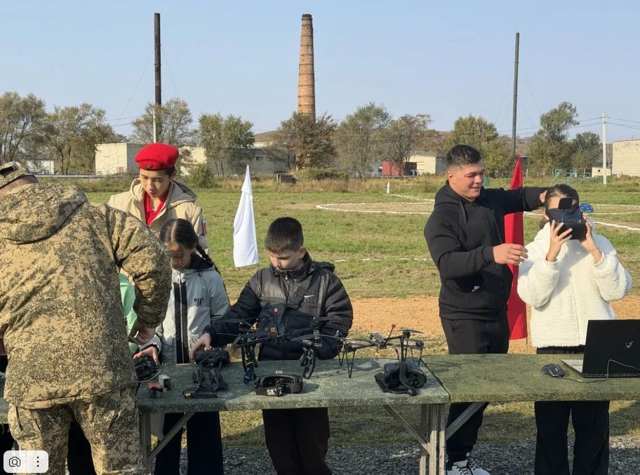 В Уссурийске для семей военнослужащих в 305-й бригаде организовали "День части" В Уссурийске для семей военнослужащих в 305-й бригаде организовали "День части"