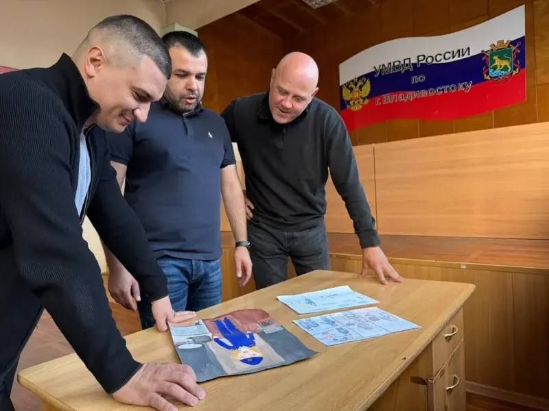 Дети сотрудников УМВД Владивостока приняли участие в конкурсе детского рисунка «Мои родители работают в полиции!»