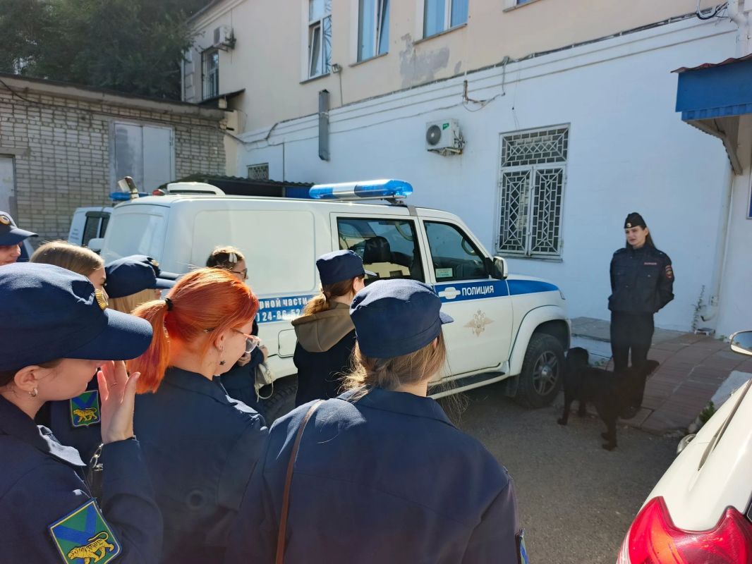 Во Владивостокском ЛУ МВД России на транспорте прошел День открытых дверей для студентов Во Владивостокском ЛУ МВД России на транспорте прошел День открытых дверей для студентов