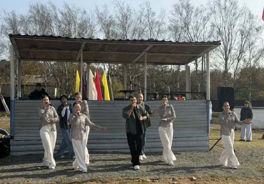 В Уссурийске для семей военнослужащих в 305-й бригаде организовали "День части" В Уссурийске для семей военнослужащих в 305-й бригаде организовали "День части"