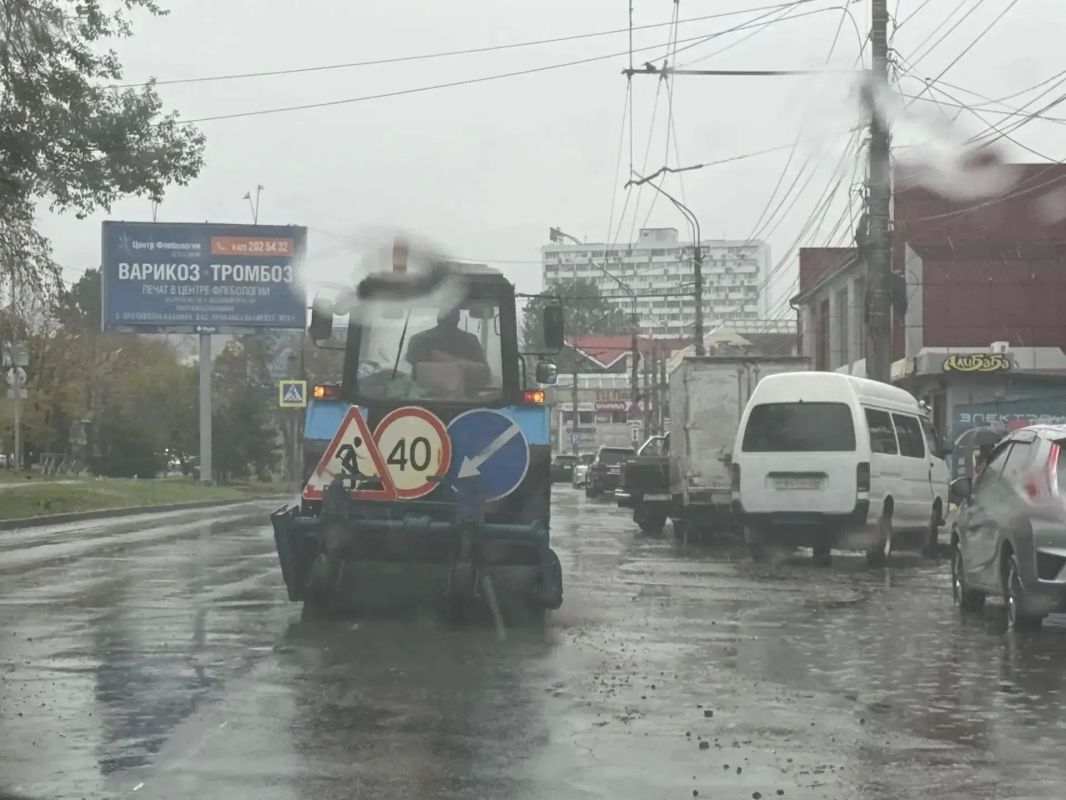 В уборке дорог во Владивостоке сейчас задействовано 97 единиц специализированной техники В уборке дорог во Владивостоке сейчас задействовано 97 единиц специализированной техники