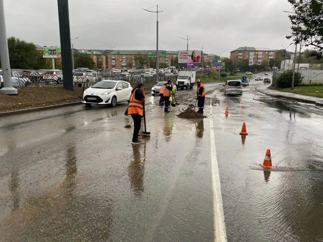 В уборке дорог во Владивостоке сейчас задействовано 97 единиц специализированной техники В уборке дорог во Владивостоке сейчас задействовано 97 единиц специализированной техники