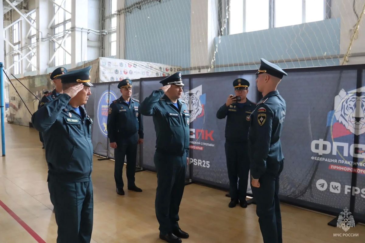 Делегация МЧС России с рабочей поездкой на Дальнем Востоке Делегация МЧС России с рабочей поездкой на Дальнем Востоке