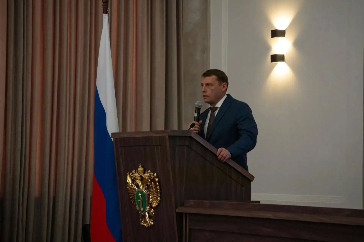 В рамках проекта «Без срока давности» заместитель Генерального прокурора Российской Федерации Виктор Мельник посетил образовательные организации Приморского края