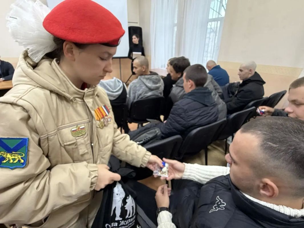 Первая торжественная отправка призывников 2026 года прошла в Уссурийске. В рамках акции «День призывника» на службу проводили 25 юношей Первая торжественная отправка призывников 2026 года прошла в Уссурийске. В рамках акции «День призывника» на службу проводили 25 юношей