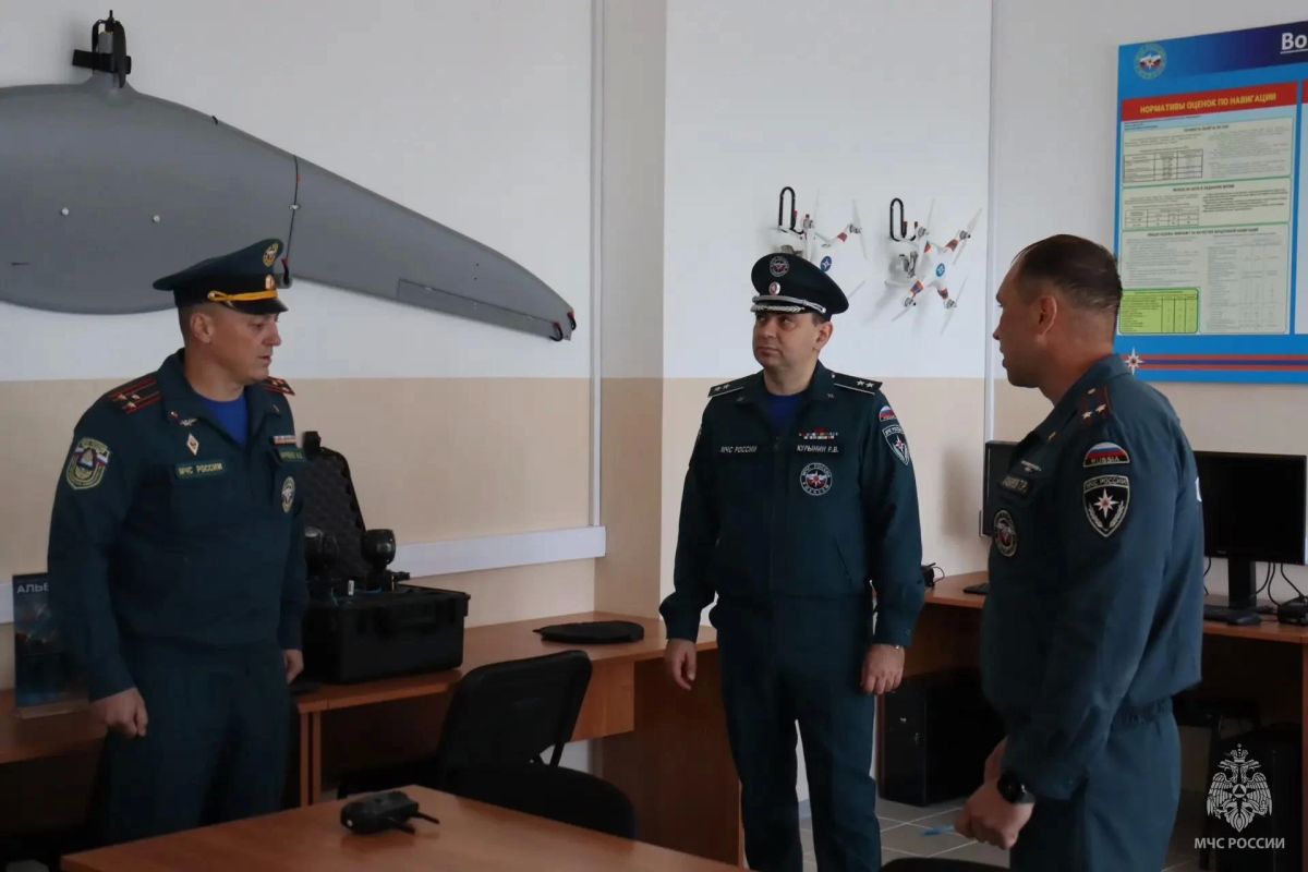 Делегация МЧС России с рабочей поездкой на Дальнем Востоке Делегация МЧС России с рабочей поездкой на Дальнем Востоке