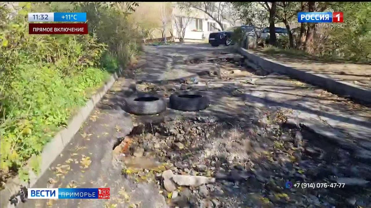 Владивосток ликвидирует последствия сильных ливней - за минувшие сутки на город обрушилось больше месячной нормы осадков.Вода была на улицах, во дворах и даже в квартирах, тысячи людей оставались без света