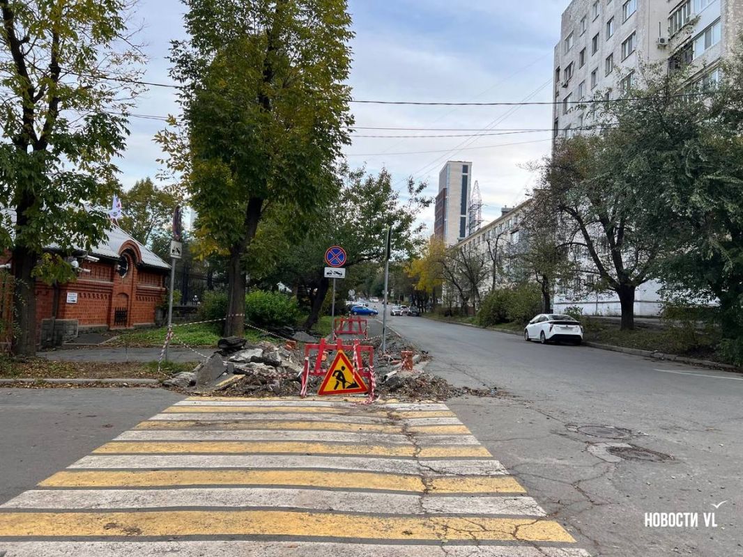 Тротуары на Пограничной и Фонтанной перекопали в нескольких местах для ремонта кабеля Тротуары на Пограничной и Фонтанной перекопали в нескольких местах для ремонта кабеля