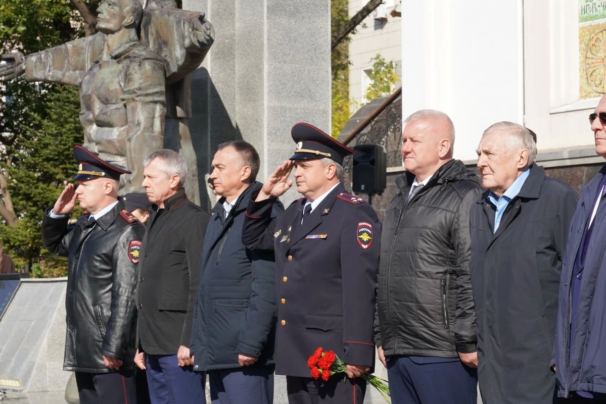 В Приморском крае сотрудники полиции, ветераны и общественники провели акцию «Долг памяти»