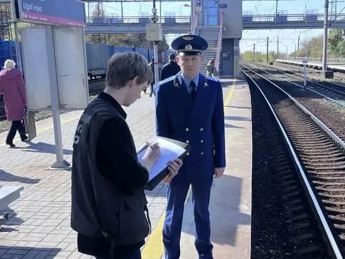 Во Владивостоке поезд сбил 16-летнего подростка на станции Угольная