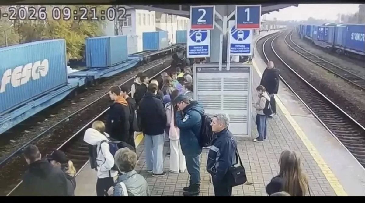 Во Владивостоке поезд сбил 16-летнего подростка на станции Угольная Во Владивостоке поезд сбил 16-летнего подростка на станции Угольная