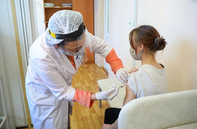 Каждый пятый житель Приморья уже вакцинировался, начиная с 1 сентября это сделали уже свыше 350 тысяч человек