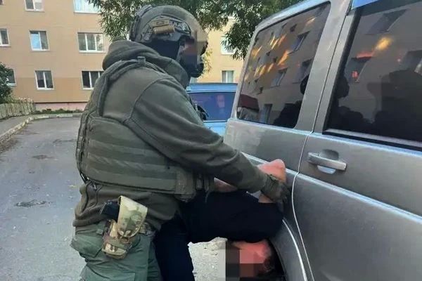 Во Владивостоке при участии спецназа Росгвардии задержан подозреваемый в пособничестве мошенничеству и отправке ложных сообщений о терактах