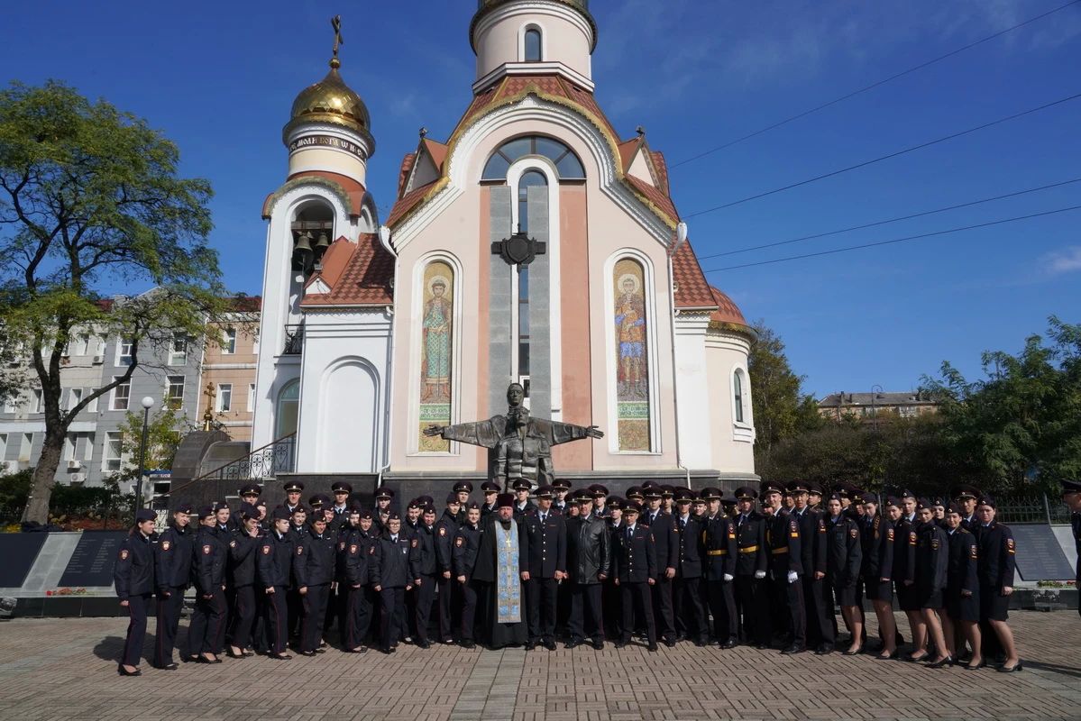 В Приморском крае сотрудники полиции, ветераны и общественники провели акцию «Долг памяти» В Приморском крае сотрудники полиции, ветераны и общественники провели акцию «Долг памяти»