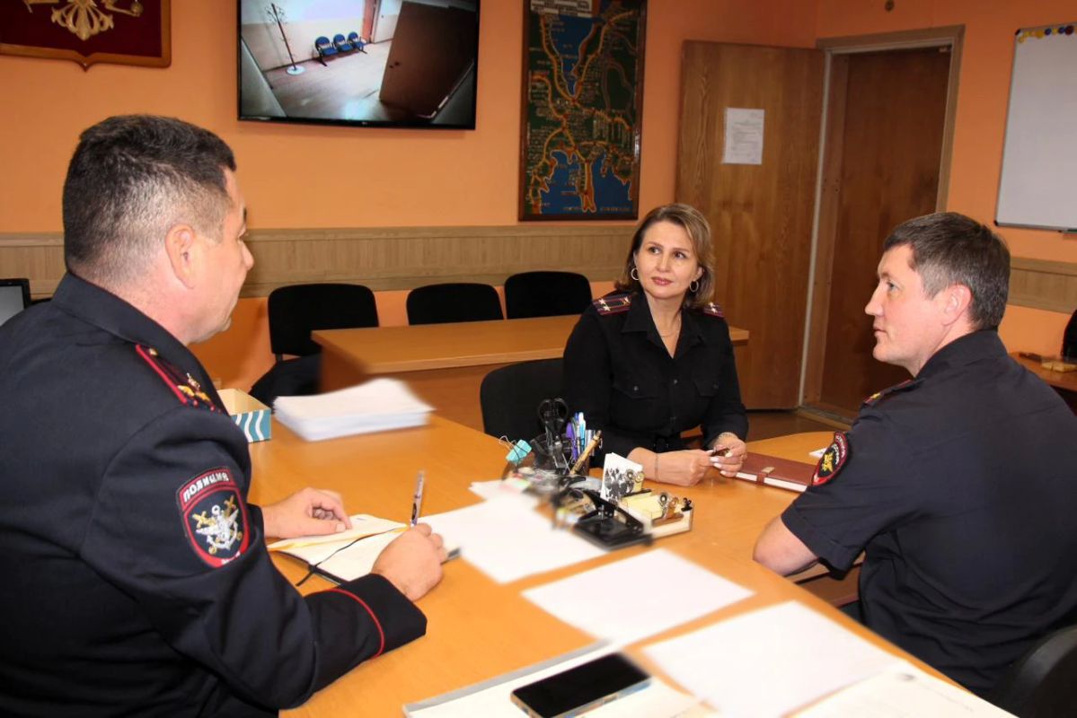 В Уссурийске руководство ОСБ УТ МВД России по ДФО и ЛО МВД России на ст. Уссурийск провели рабочую встречу по вопросам организации антитеррористической защищенности В Уссурийске руководство ОСБ УТ МВД России по ДФО и ЛО МВД России на ст. Уссурийск провели рабочую встречу по вопросам организации антитеррористической защищенности
