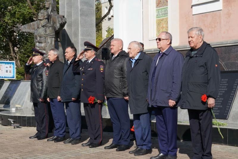 Члены Общественного совета при УМВД России по Приморскому краю приняли участие в акции «Долг памяти» Члены Общественного совета при УМВД России по Приморскому краю приняли участие в акции «Долг памяти»