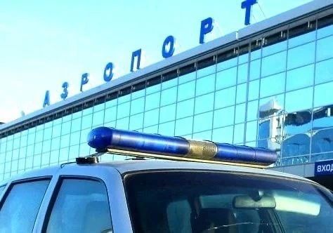 В аэропорту Иркутска транспортные полицейские задержали двух пассажиров с наркотиками