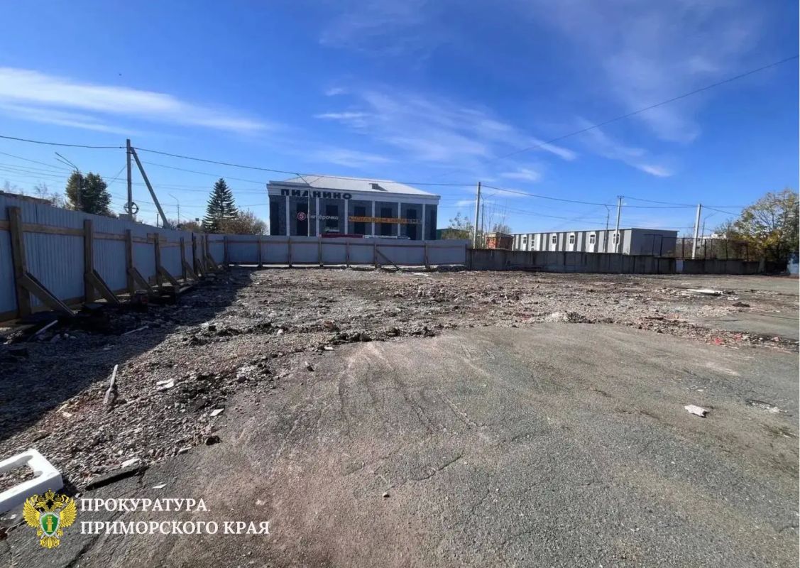 В Артёме по иску прокуратуры снесено незаконно возведённое двухэтажное здание