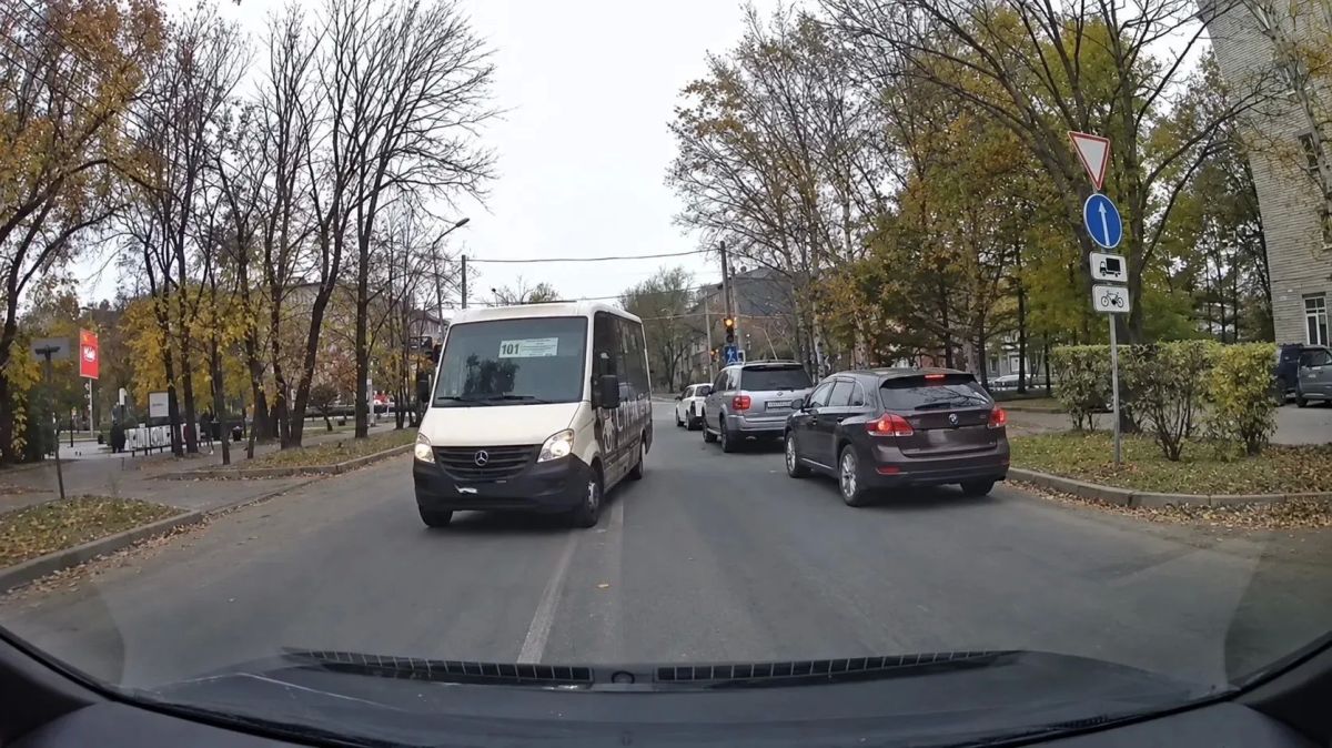 Госавтоинспекция Уссурийска привлекла к ответственности водителя рейсового автобуса, двигавшегося навстречу транспорту по дороге с односторонним движением