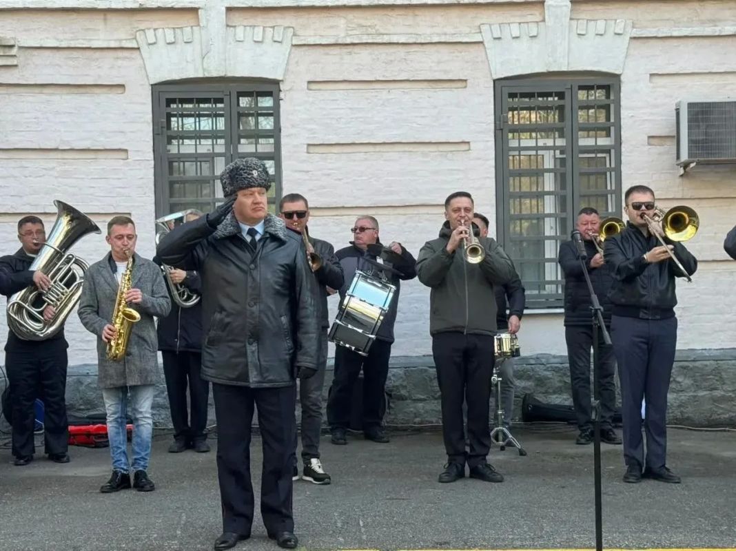 В УМВД Приморья прошел строевой смотр: полиция перешла на зимнюю форму одежды и подтвердила готовность к службе В УМВД Приморья прошел строевой смотр: полиция перешла на зимнюю форму одежды и подтвердила готовность к службе