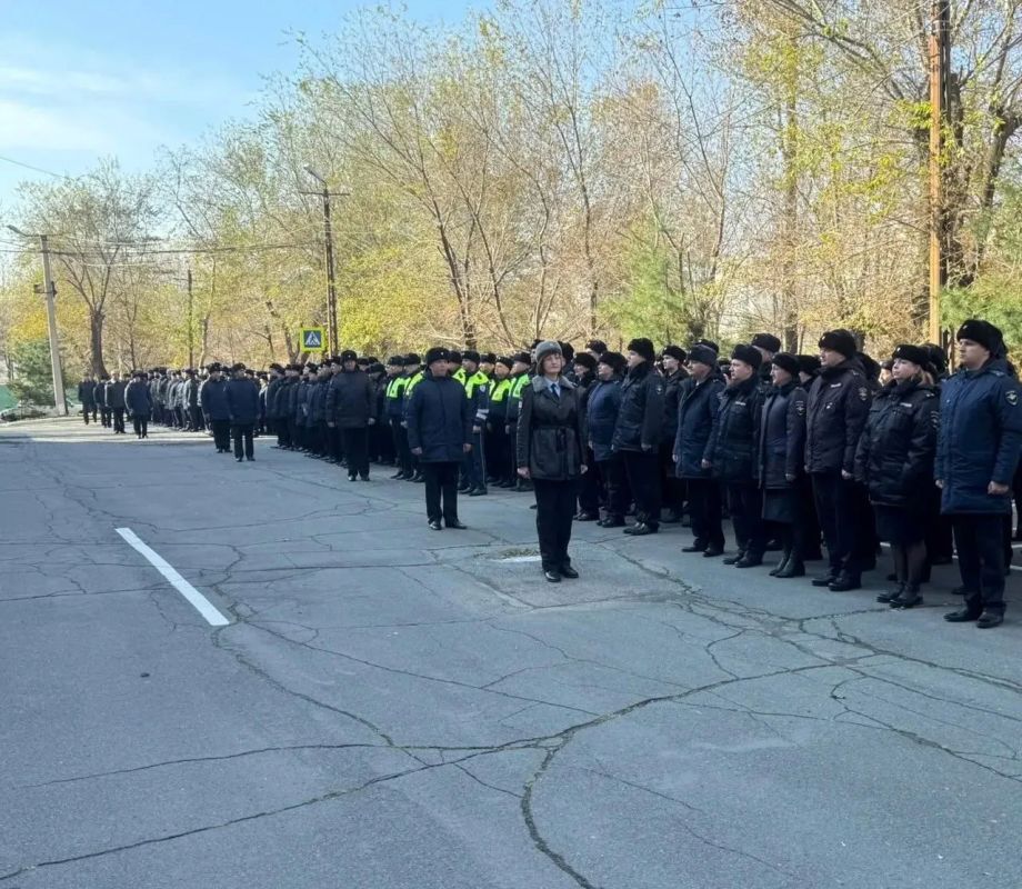 В УМВД Приморья прошел строевой смотр: полиция перешла на зимнюю форму одежды и подтвердила готовность к службе В УМВД Приморья прошел строевой смотр: полиция перешла на зимнюю форму одежды и подтвердила готовность к службе